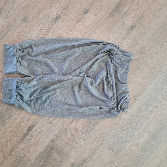 Capri loose fit yoga pants - Picture 4 of 5